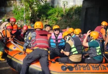 Rico Waas Tinjau Sungai Babura dan Sapa Warga
